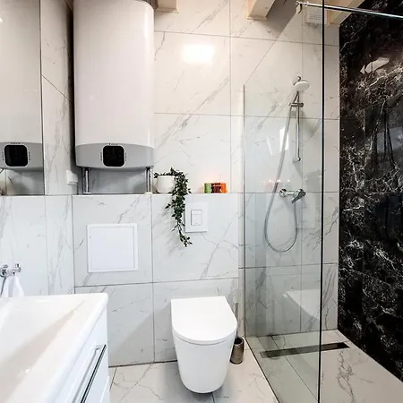 Ross-domki Premium Hause & Jacuzzi Villa *