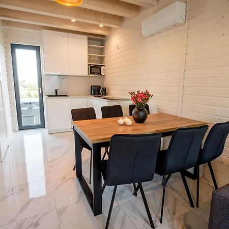 Ross-domki Premium Hause & Jacuzzi Sarbinowo