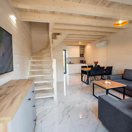 Ross-domki Lux Hause & Jacuzzi Villa