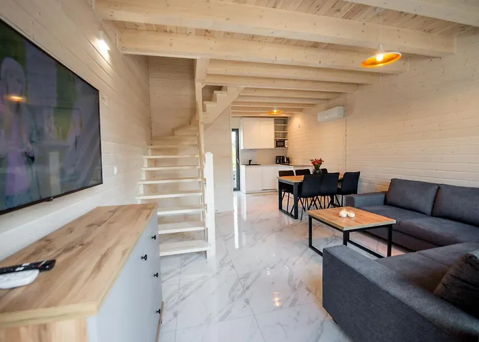 Ross-domki Premium Hause & Jacuzzi Villa